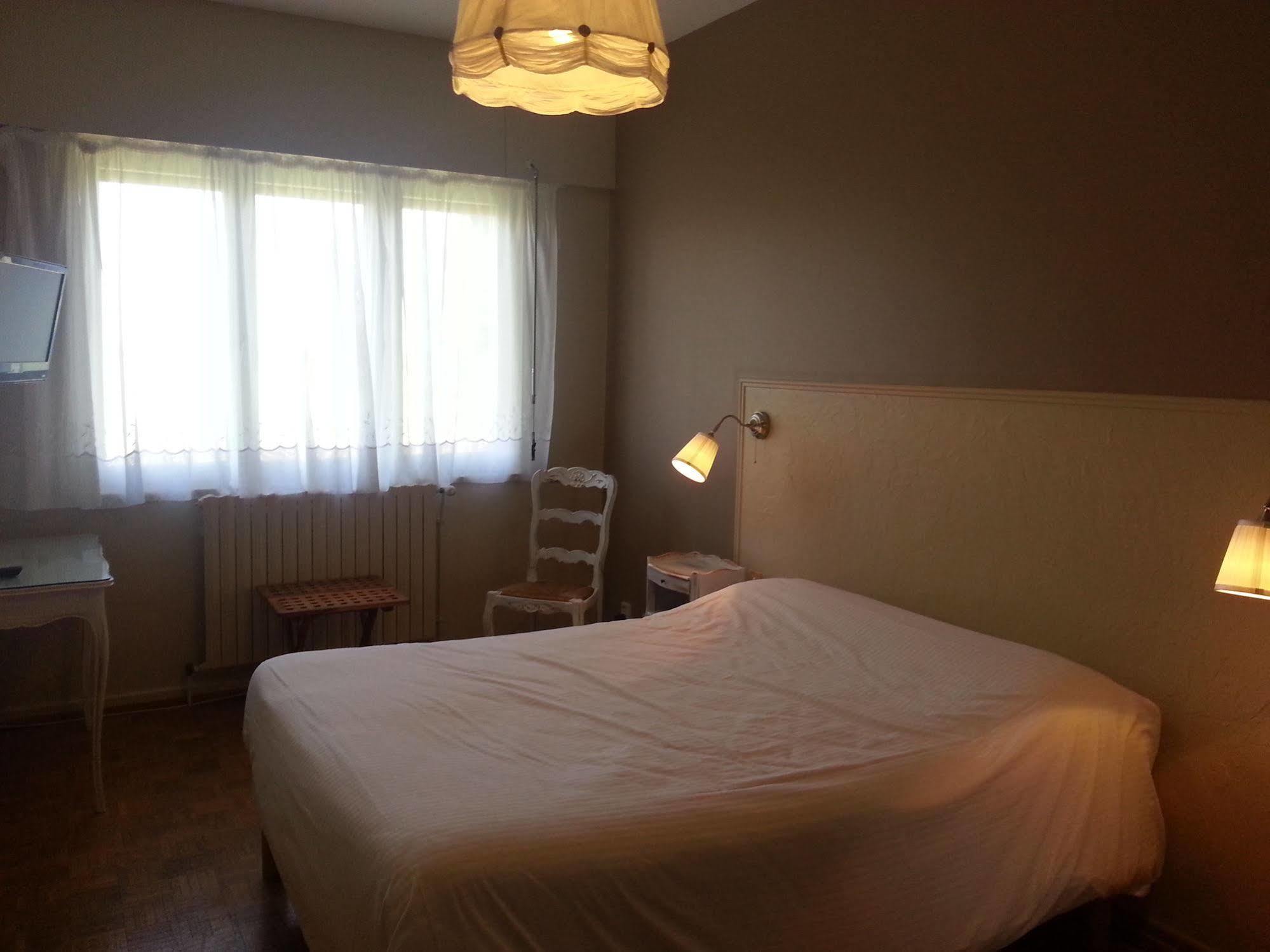 Logis L'Auberge Du Gros Silly-sur-Nied エクステリア 写真
